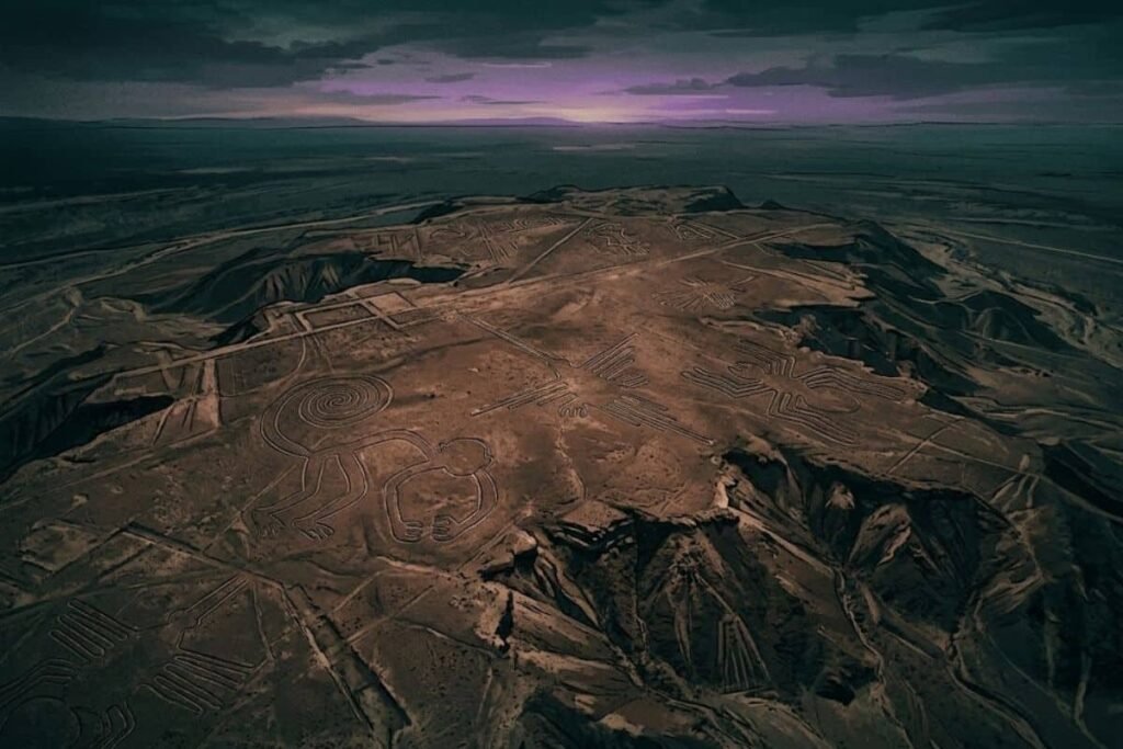 Pemandangan udara situs geoglif Garis Nazca di padang pasir Peru
